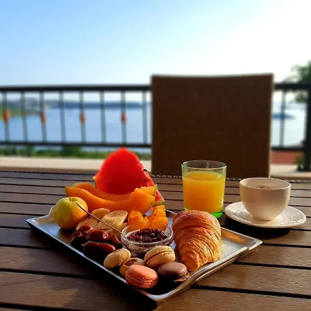 Ardura Shimmering On The Sea Apartment *